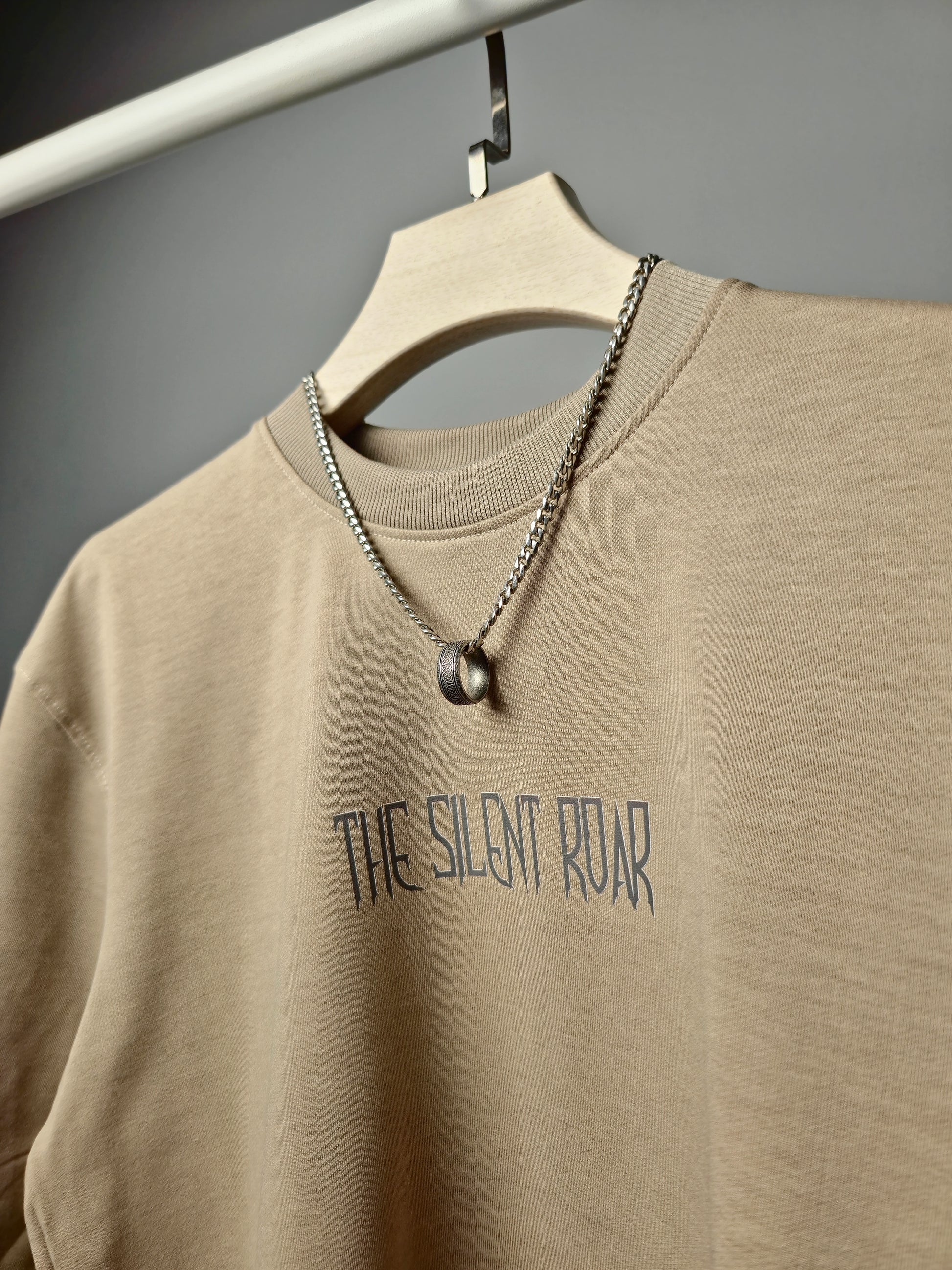 SILENT REIGN OVERSIZED T-SHIRT